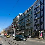 Art Deco 4 Bedrooms Flat In The City Center