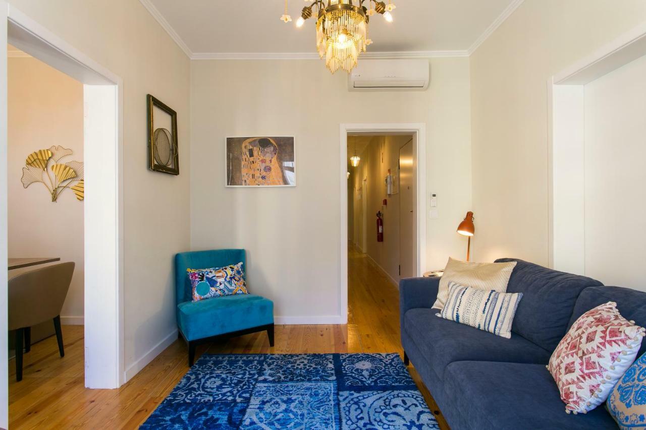 Art Deco 4 Bedrooms Flat In The Center