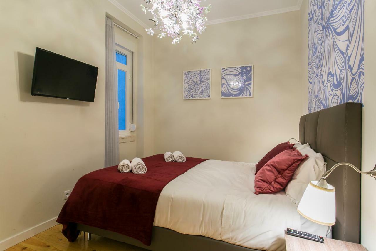 Art Deco 4 Bedrooms Flat In The Center *